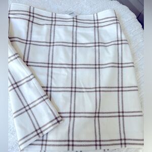 JCrew new w/tags. Sz 12 It is a lined skirt. Material is 55% wool&45% Polyester.